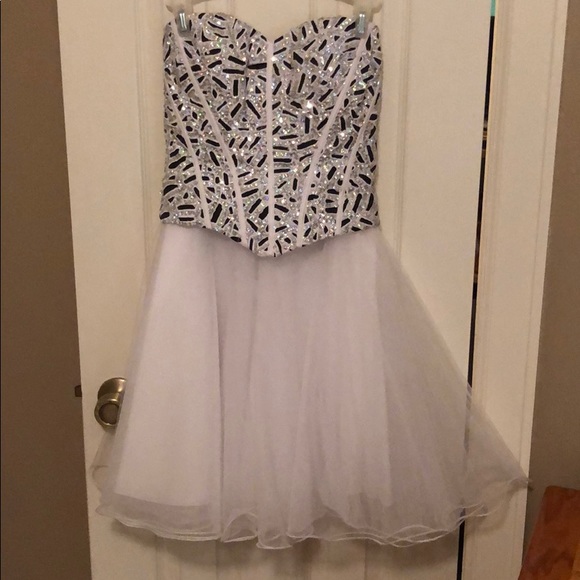 Homecoming dress - Picture 1 of 2